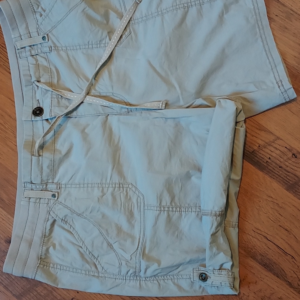 Shorts - Picture 4 of 4
